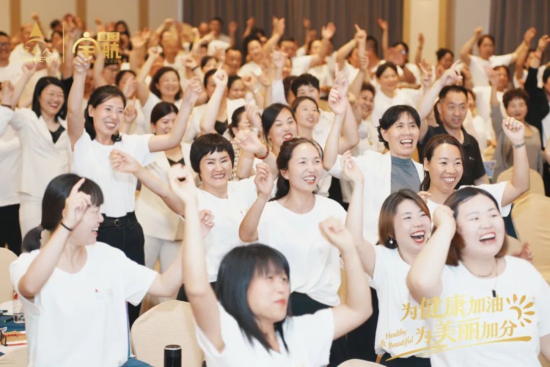 宇航人第四期美容护肤专业班在郑州圆满结课