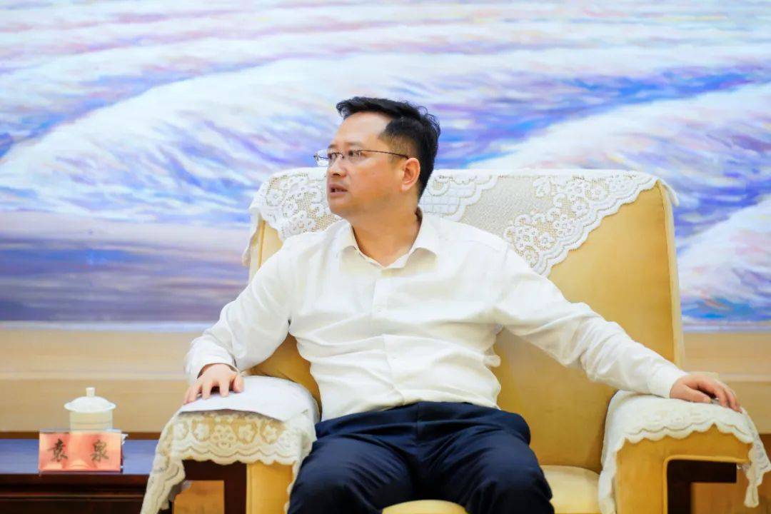 上海奉贤区委书记袁泉会见如新集团宁怀恩一行
