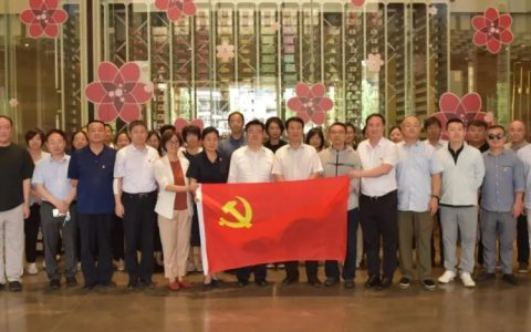 北京出版集团探访同仁堂知嘛健康零号店