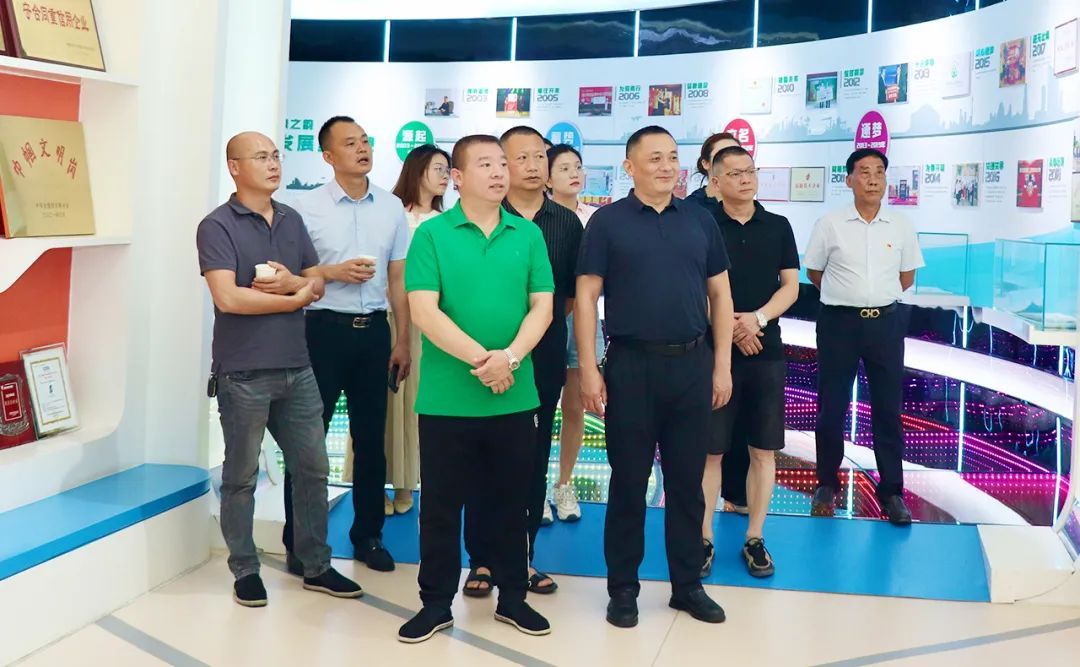 安化县羊角塘镇人大主席陈名忠一行走访调研绿之韵集团