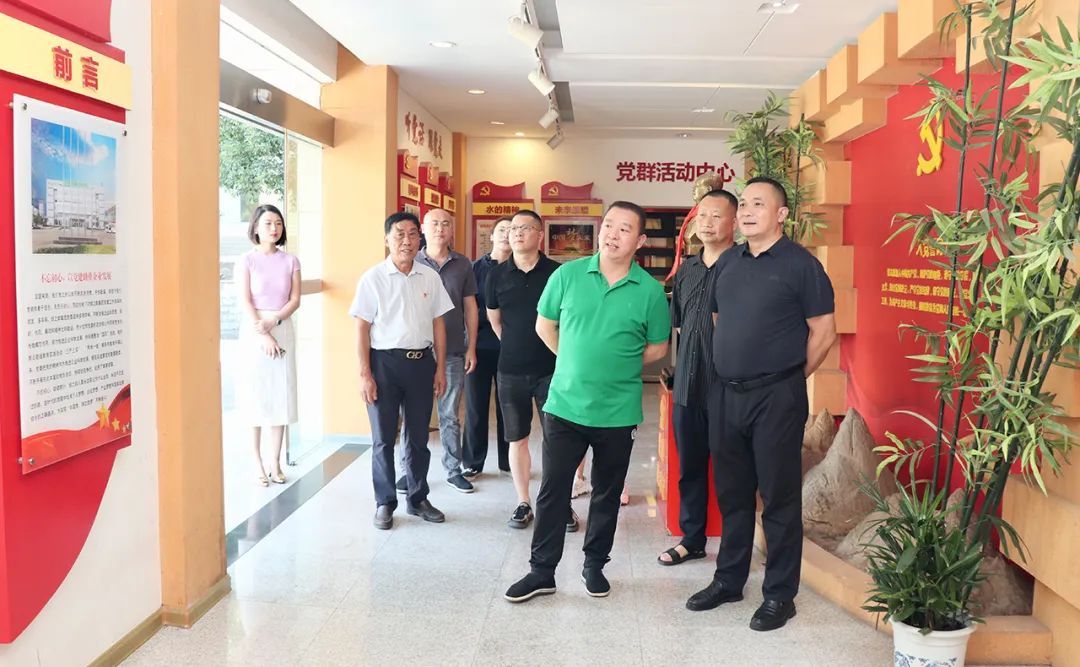 安化县羊角塘镇人大主席陈名忠一行走访调研绿之韵集团