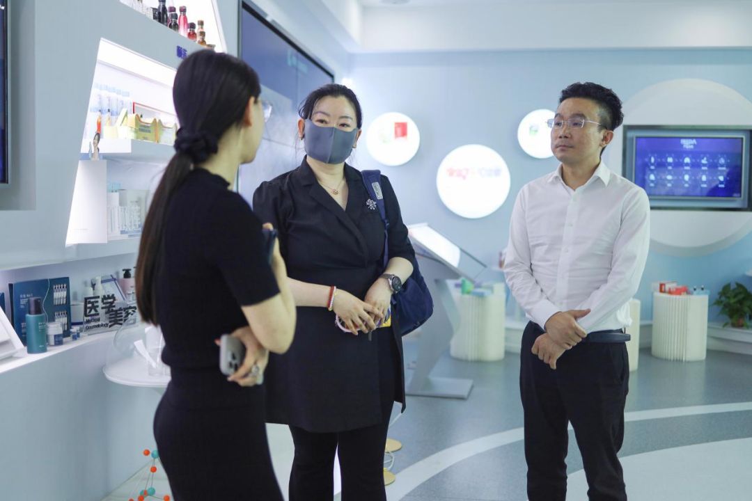 清华大学第一附属医院副院长胡畅一行赴福瑞达生物股份考察