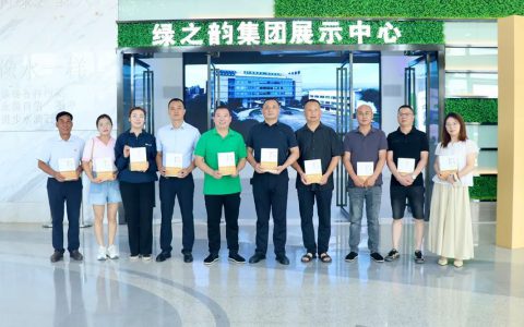 安化县羊角塘镇人大主席陈名忠一行走访调研绿之韵集团