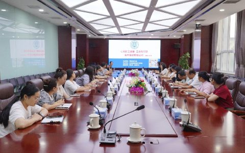 总工会送健康到一线 金木集团喜迎家庭健康传递员