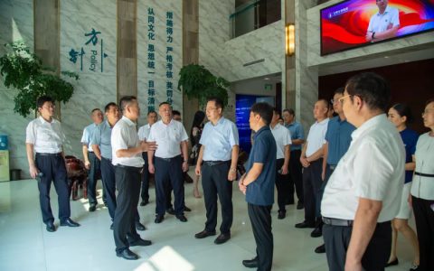 省人大常委会秘书长张斌莅临卫康调研银发经济工作