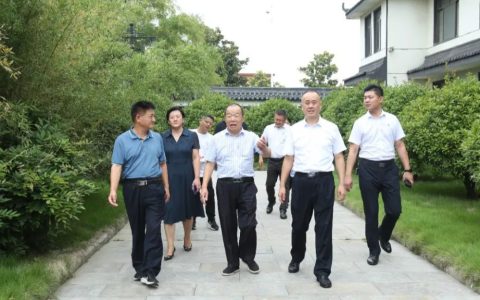爱心敬老送温情——卫康走进老年公寓开展爱心捐赠活动