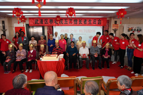 情暖重阳，天狮相伴