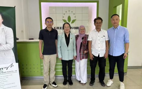 绿世界李德明率领集团高管团队下沉市场一线