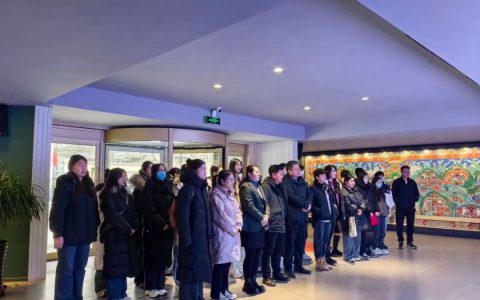青海大学医学院药学系师生走进金诃藏药，共筑药学梦想