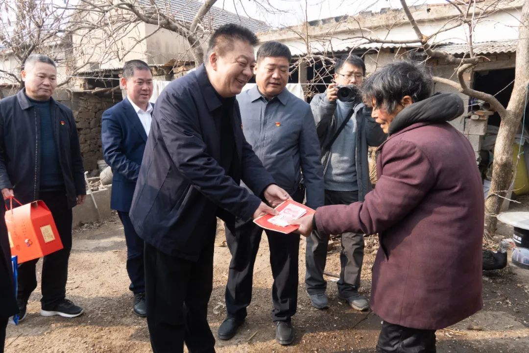 卫康党委开展“迎新春 送温暖”走访慰问活动