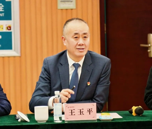 青岛市民营经济商业联合会执行会长考察卫康