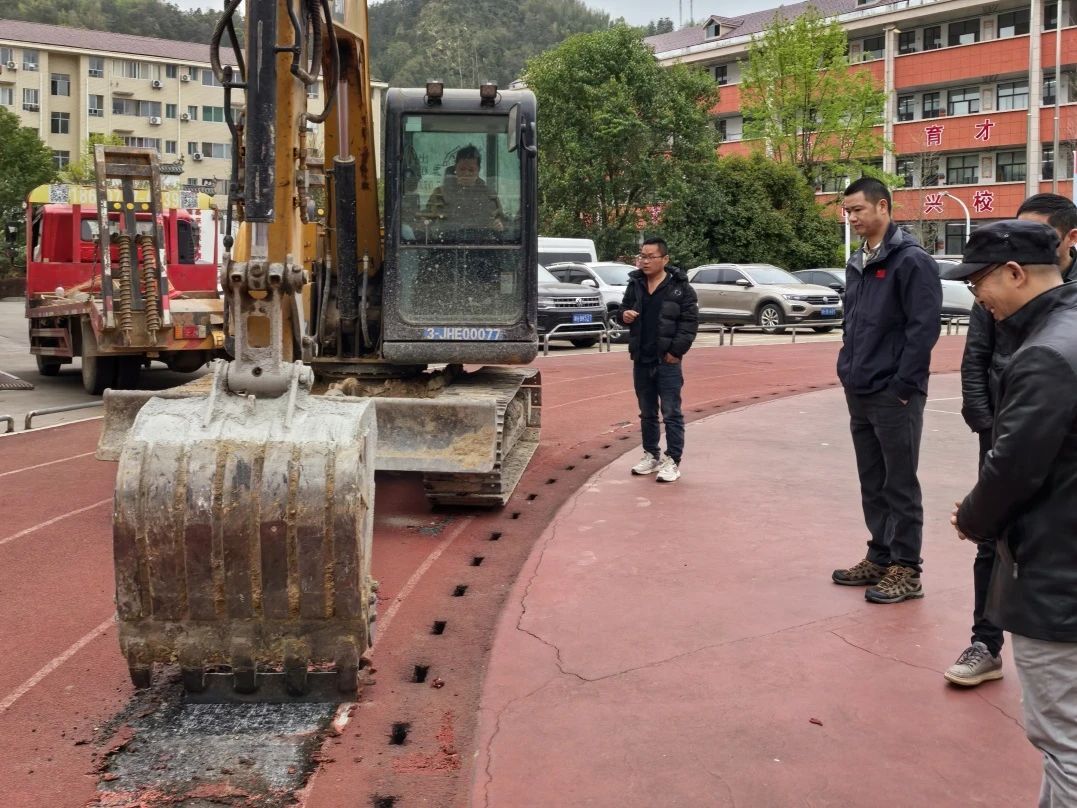焕新操场 筑梦未来|理想华莱捐建安化十二中塑胶跑道正式开工