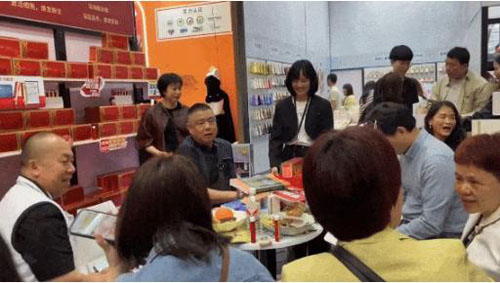 双迪焕龄小红瓶亮相第20届国际品牌内衣展
