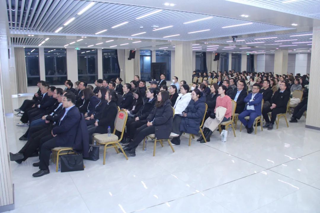 威海紫光组织观看“3·15”晚会