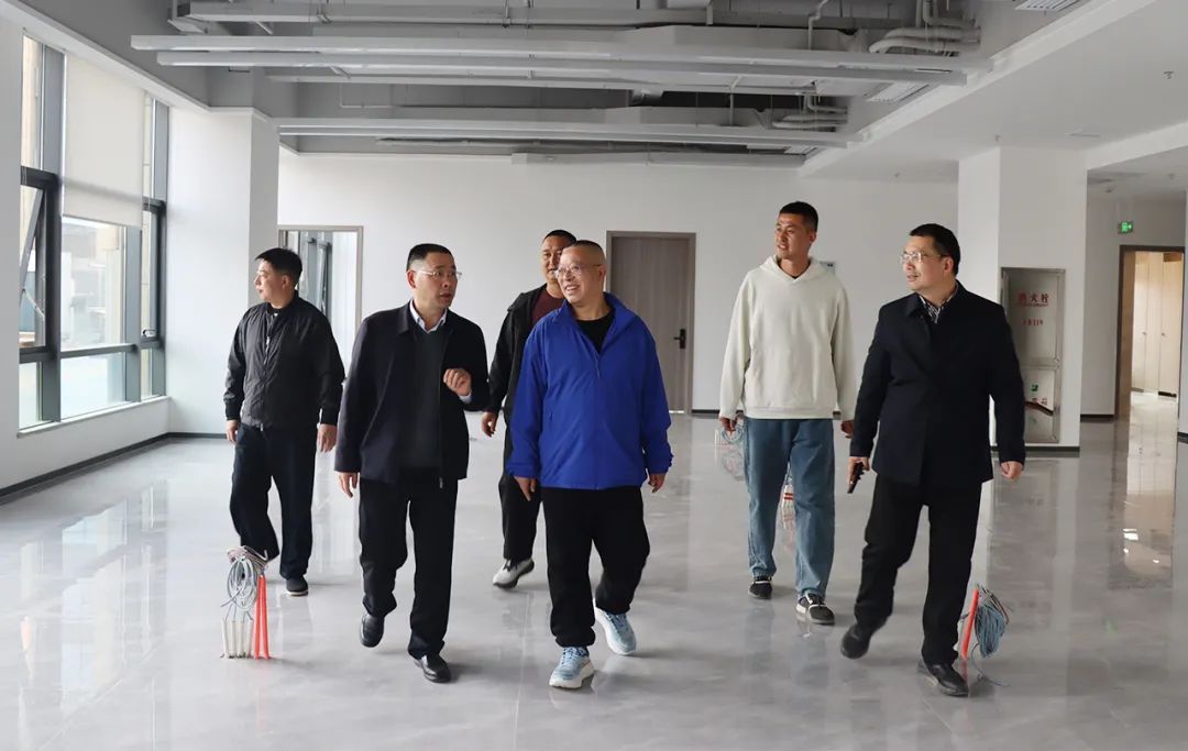 安化县政协主席胡能华莅临绿之韵中心走访调研