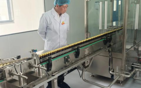 康美来余春富在霍山云湶谷工厂抓新产品生产