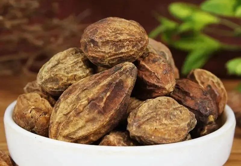 绿色转型与产业升级：金诃藏药的现代化炮制之路