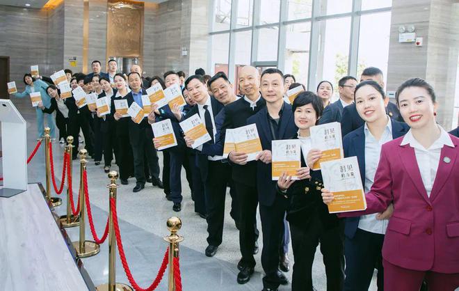 《洞见的力量》周年回响｜绿之韵胡国安董事长个人专著签售会再现盛况