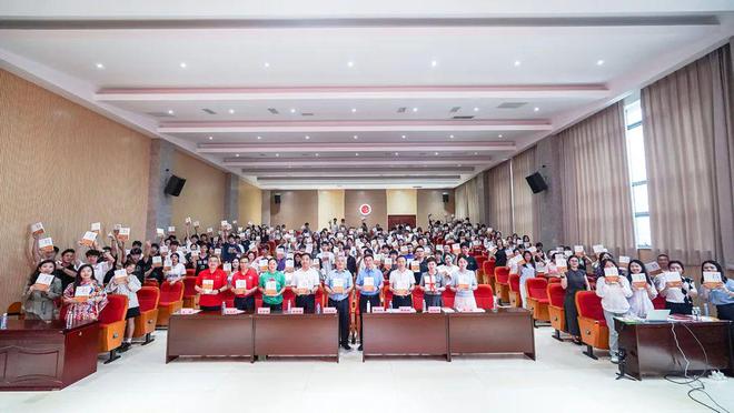 《洞见的力量》周年回响｜绿之韵胡国安董事长个人专著签售会再现盛况