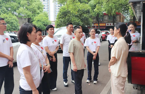 绿之韵幸福国际孤残青少年成长关爱行动举行