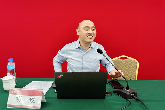 胡俊.jpg
