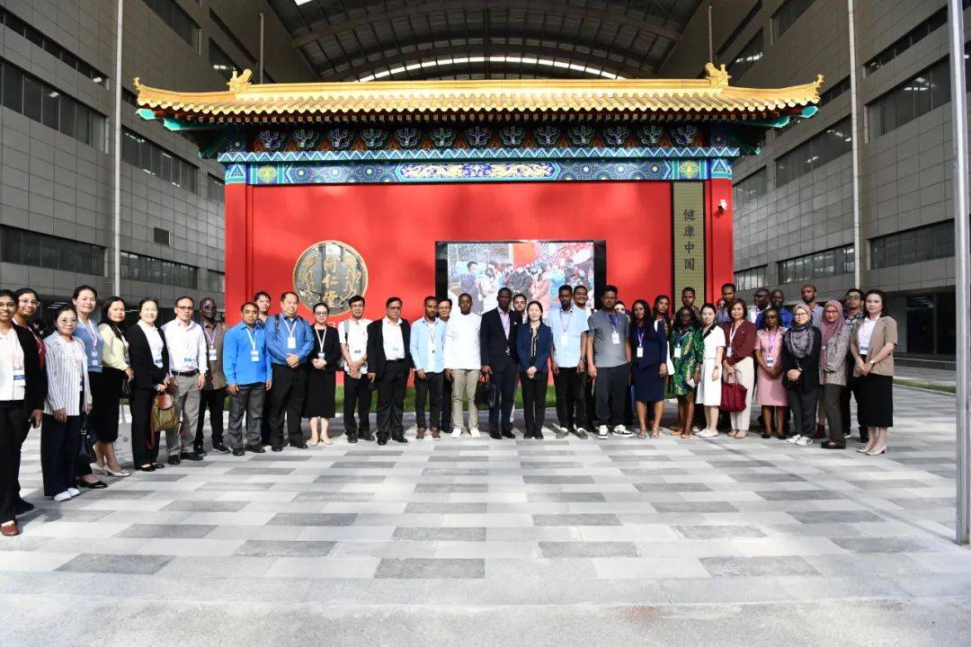同仁堂为东南亚及非洲国家医疗保障研修班学员开启中医药文化之旅