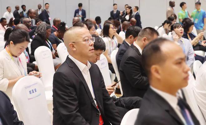 绿之韵集团董事长胡国安出席中非经贸博览会开幕式，以中医药赋能中非健康产业合作