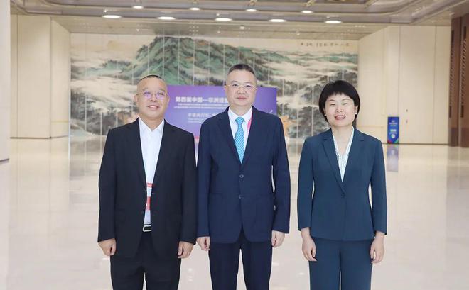 绿之韵集团董事长胡国安出席中非经贸博览会开幕式，以中医药赋能中非健康产业合作