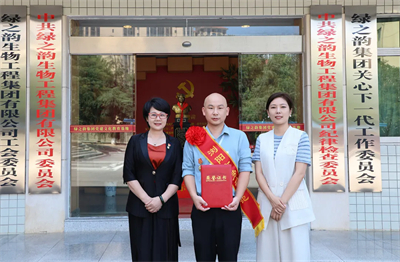 浏阳市总工会主席张葵红莅临绿之韵走访慰问劳模先进