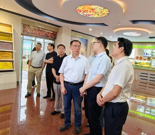 世界青商俱乐部一行赴宇航人公司考察交流