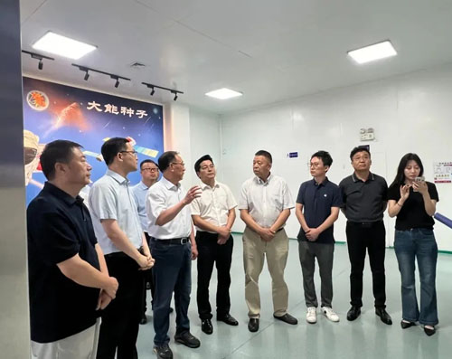世界青商俱乐部一行赴宇航人公司考察交流