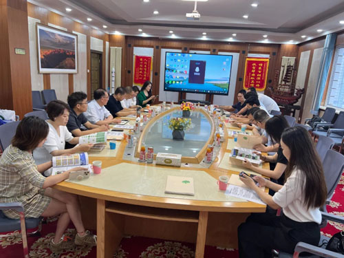 世界青商俱乐部一行赴宇航人公司考察交流