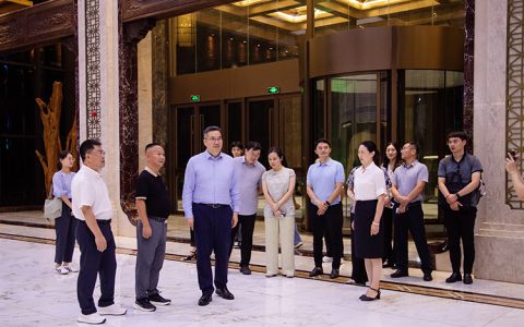 湖南省商务厅副厅长邓卫平一行莅临理想华莱调研指导工作