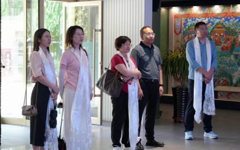 江南大学邱丽颖教授团队赴金诃藏药考察交流