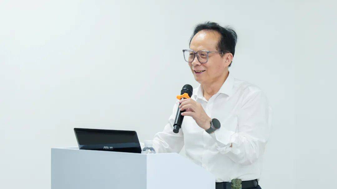 集团董事长耿福能莅临福能源指导工作并开展专题讲座