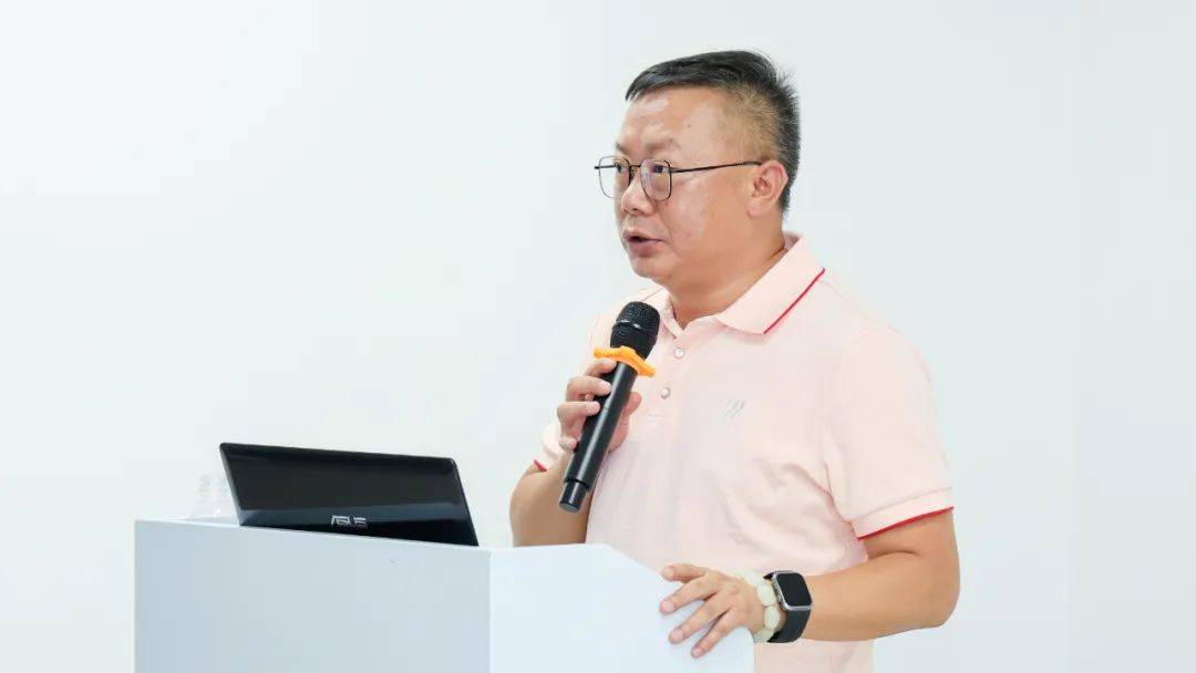 集团董事长耿福能莅临福能源指导工作并开展专题讲座