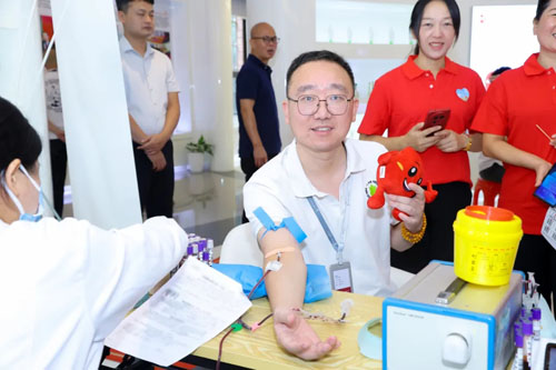 完美百城千店万人献血在江西南昌和上饶举行 