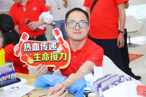 完美百城千店万人献血在江西南昌和上饶举行 