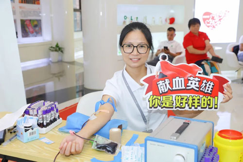 完美百城千店万人献血在江西南昌和上饶举行 