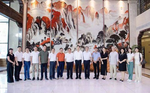 福建省政协原副主席、海峡两岸茶业交流协会会长林钟乐莅临理想华莱调研