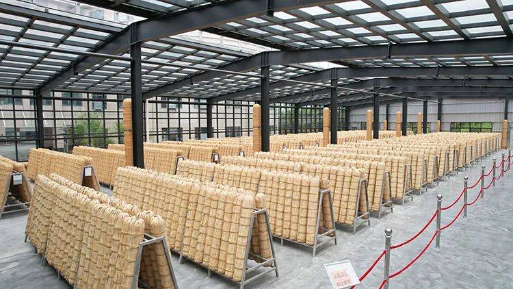 匠心传承 理想华莱三大基地全面开启千两茶踩制
