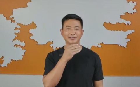 铸源系统领导人首次公开亮相为优品直播站台