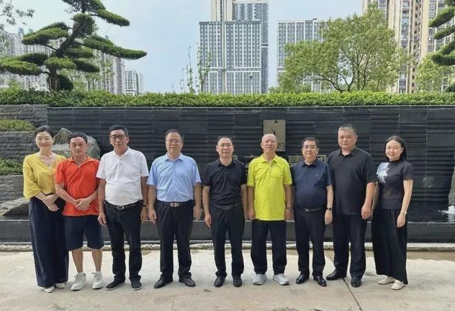 安化县政协主席胡能华一行莅临绿之韵中心调研