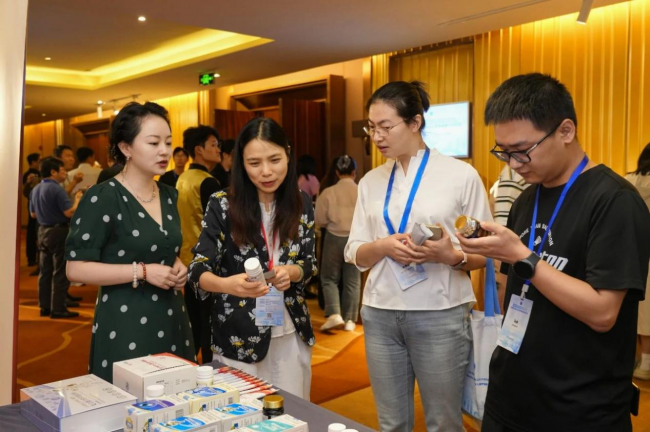 东方红出席海医会食品安全与营养健康分会年会