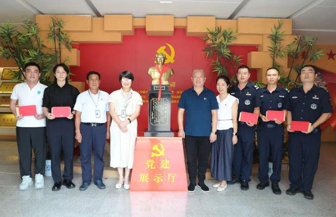 绿之韵集团党委开展“致敬老兵，温暖八一”主题党日活动