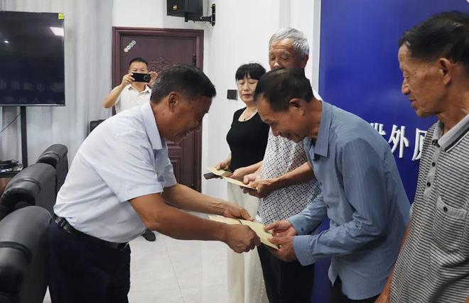 绿之韵集团党委开展“致敬老兵，温暖八一”主题党日活动