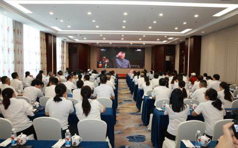 安惠党员干部和驻通外国友人观看2025“九三阅兵”直播