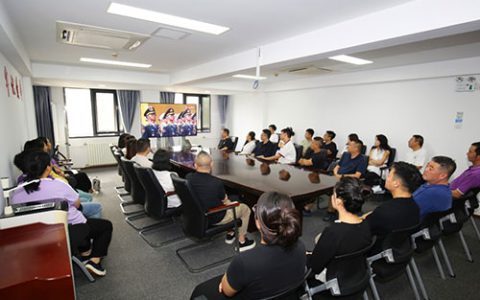 罗麦科技组织观看阅兵仪式，以企业担当传承红色信仰