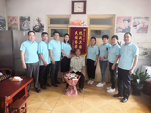 罗麦科技组织观看阅兵仪式，以企业担当传承红色信仰