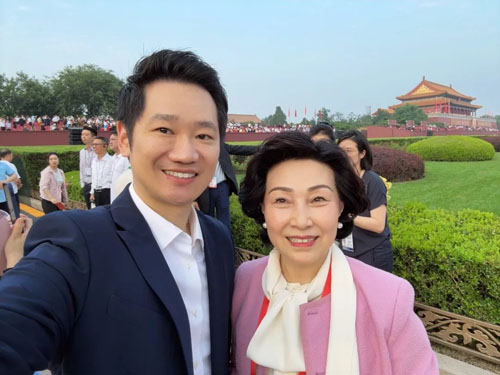 金日李冠华参加抗战胜利80周年纪念活动